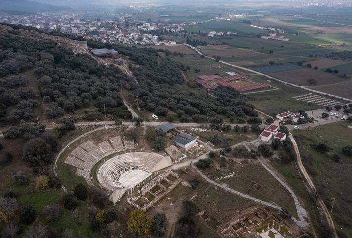 Metropolis Antik Kenti ndeki kazı çalışmaları tanıtıldı