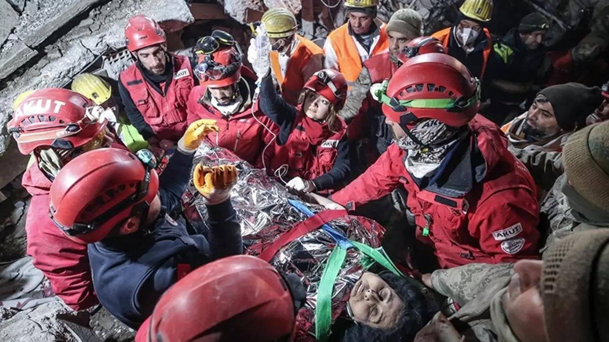 Hatay'da enkazdan kurtuldu: 54 yaşında Üniversiteye başladı