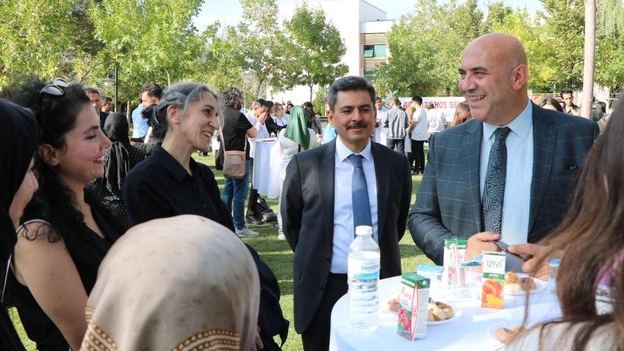 Van'da öğretmenlere doğum günü sürprizi