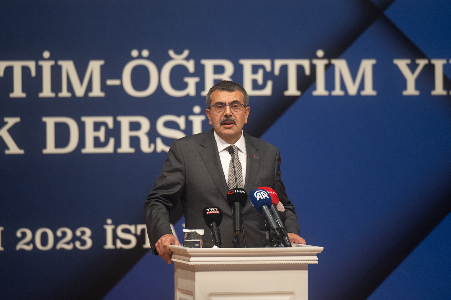 Bakan Tekin'den dünyaya tepki: Bugün Gazze'de insan hakları ayaklar altına alınıyor
