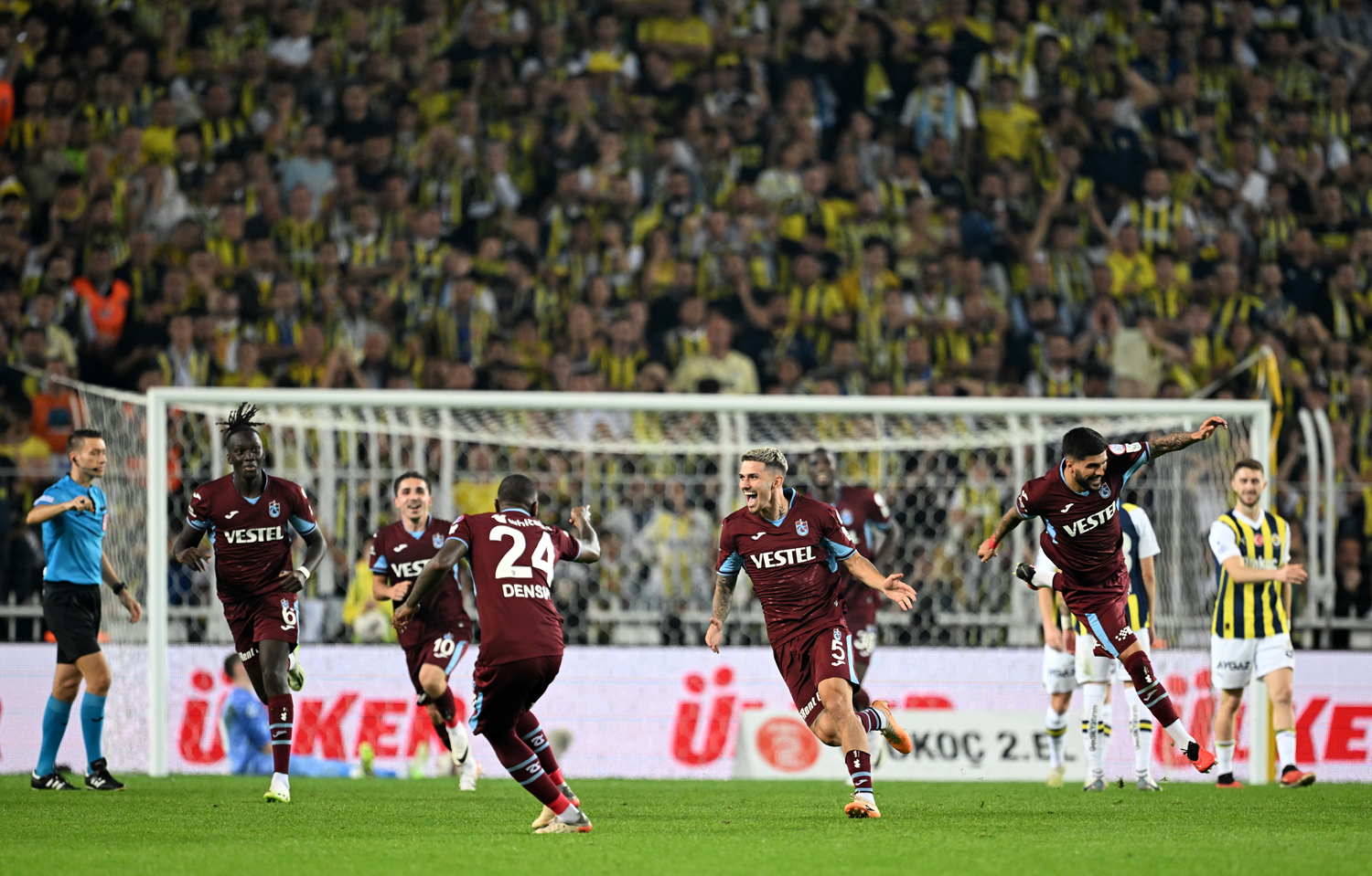 Dev maçta Trabzonspor, Fenerbahçe'yi yıktı