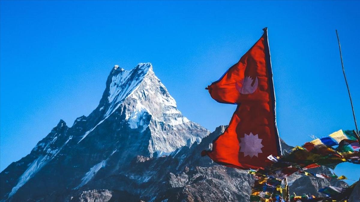 Nepal'deki depremde 128 kişi hayatını kaybetti