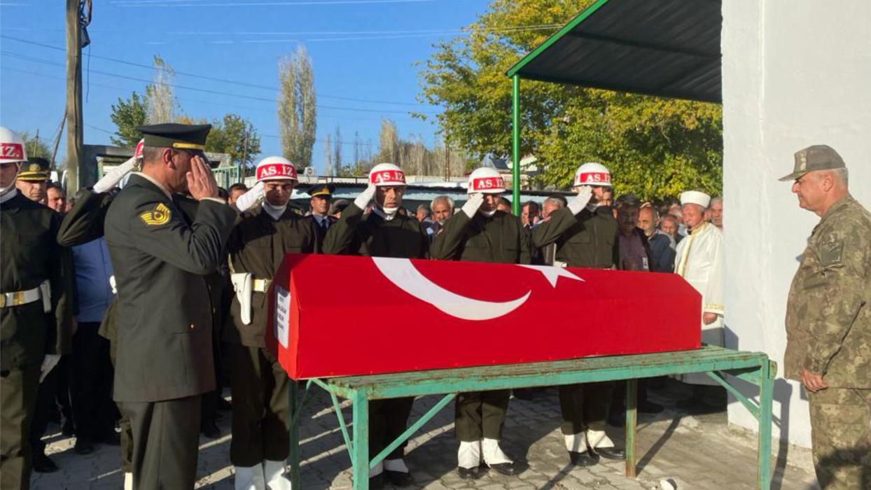 Trafik kazasında hayatını kaybeden Sözleşmeli Er Çağlar, Kahramanmaraş'ta toprağa verildi
