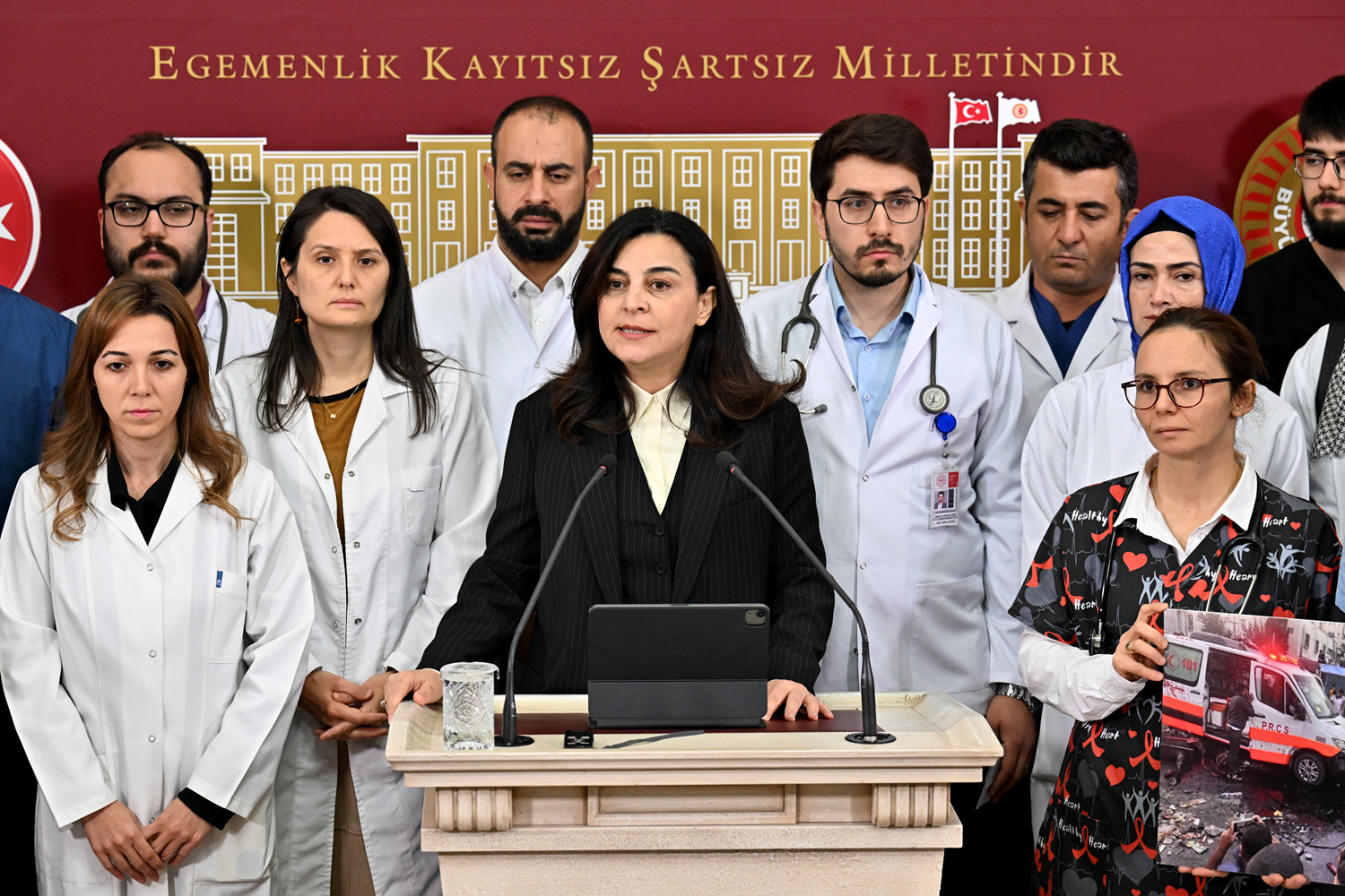 AK Parti İstanbul Milletvekili Durgut: "Filistinli sağlık çalışanları onurlu bir duruş sergiliyorlar"