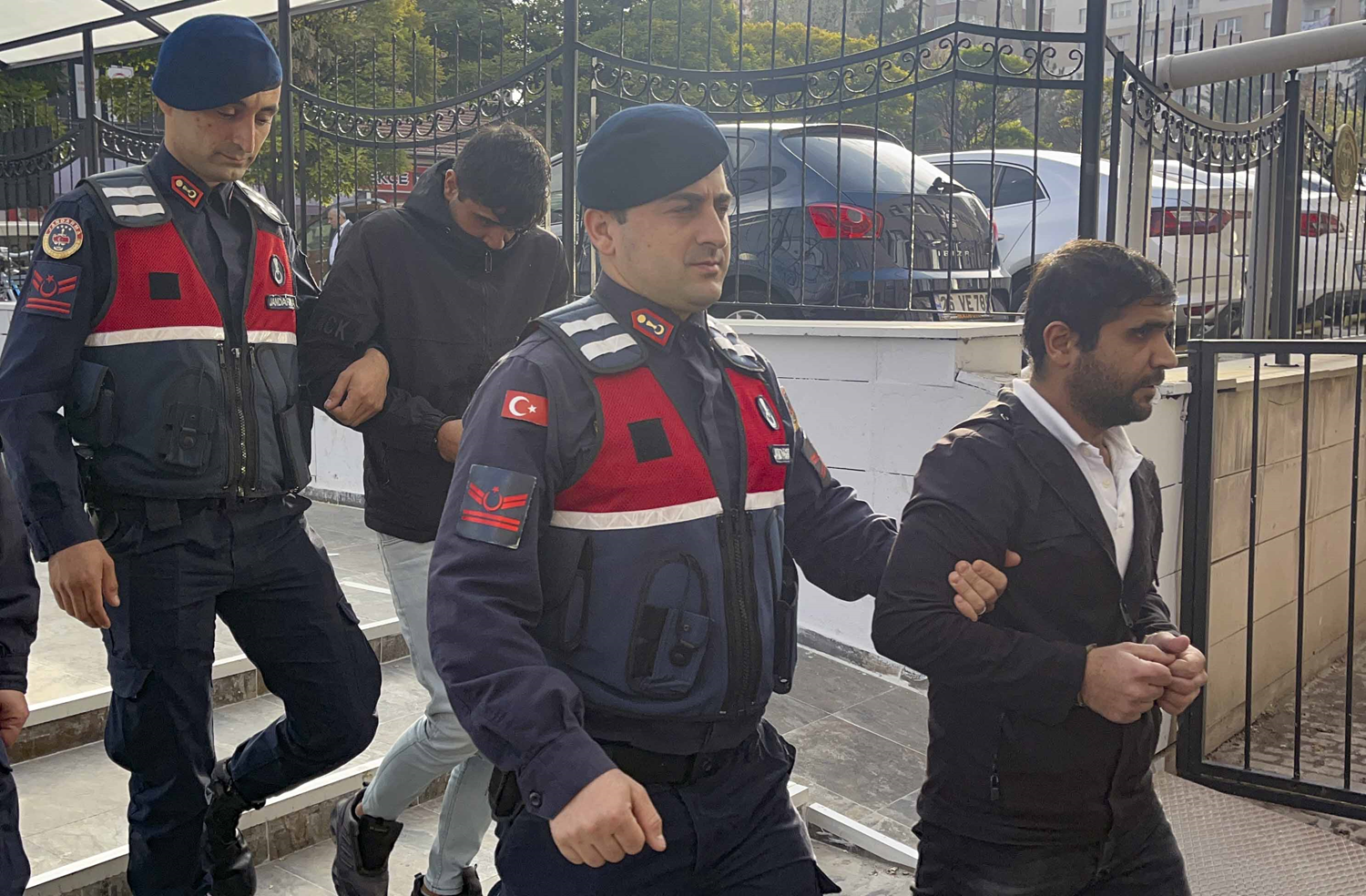 Eskişehir'deki tefecilik ve suç örgütü operasyonunda 3 şüpheli yakalandı