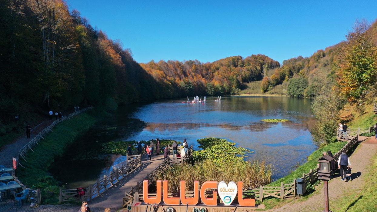Doğa turizminin öne çıkan mekanlarından Ulugöl'ü 300 bin kişi gezdi