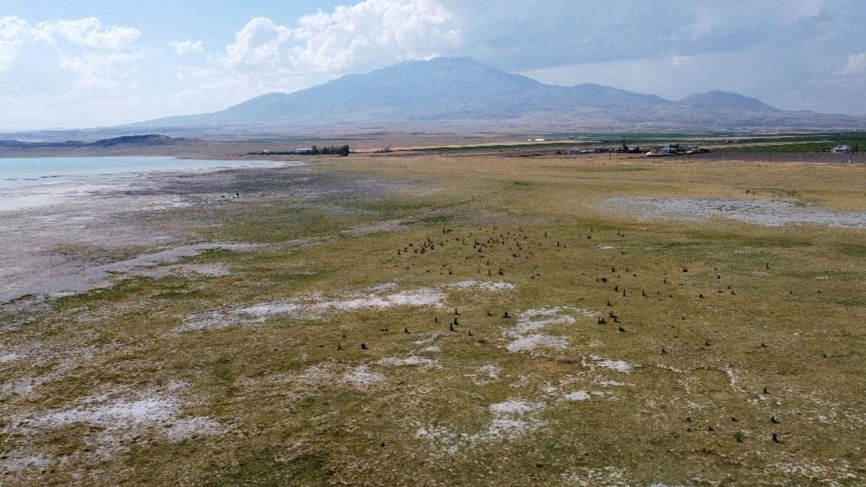 Arin Gölü'nün üçte biri kurudu