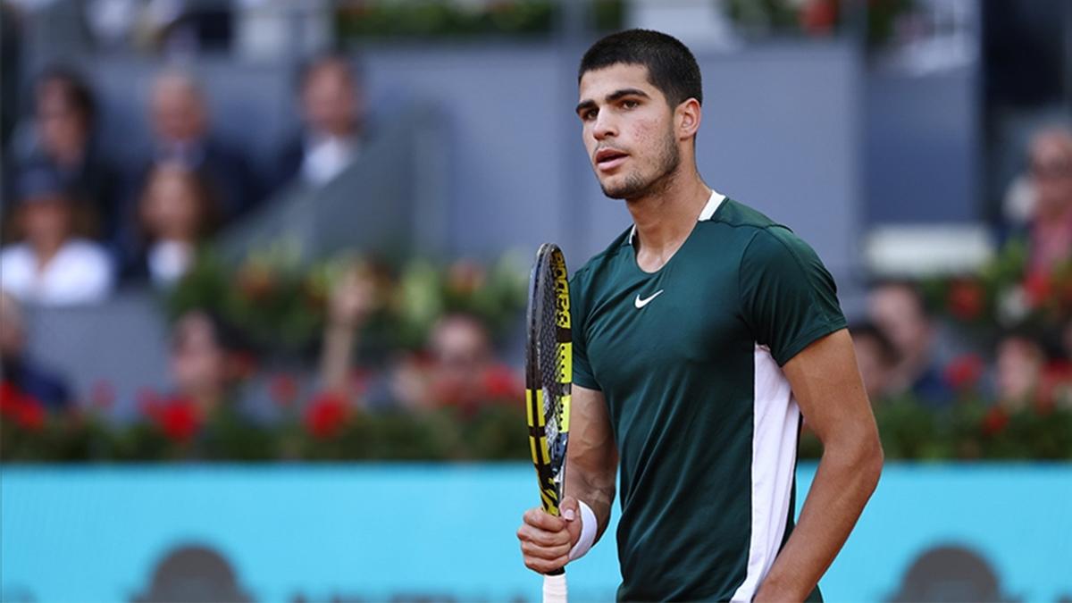 Carlos Alcaraz, ATP Finalleri'ne yenilgiyle başladı