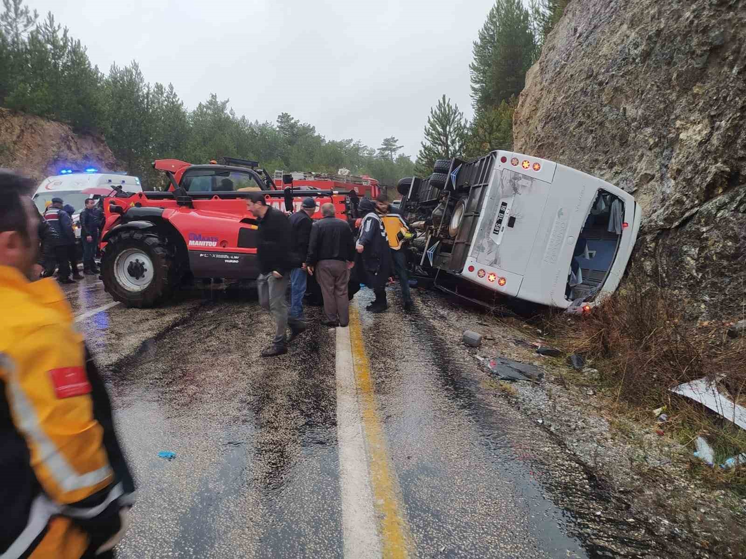 Bursa'da feci kaza: 1 kişi hayatını kaybetti, 4 kişi yaralandı