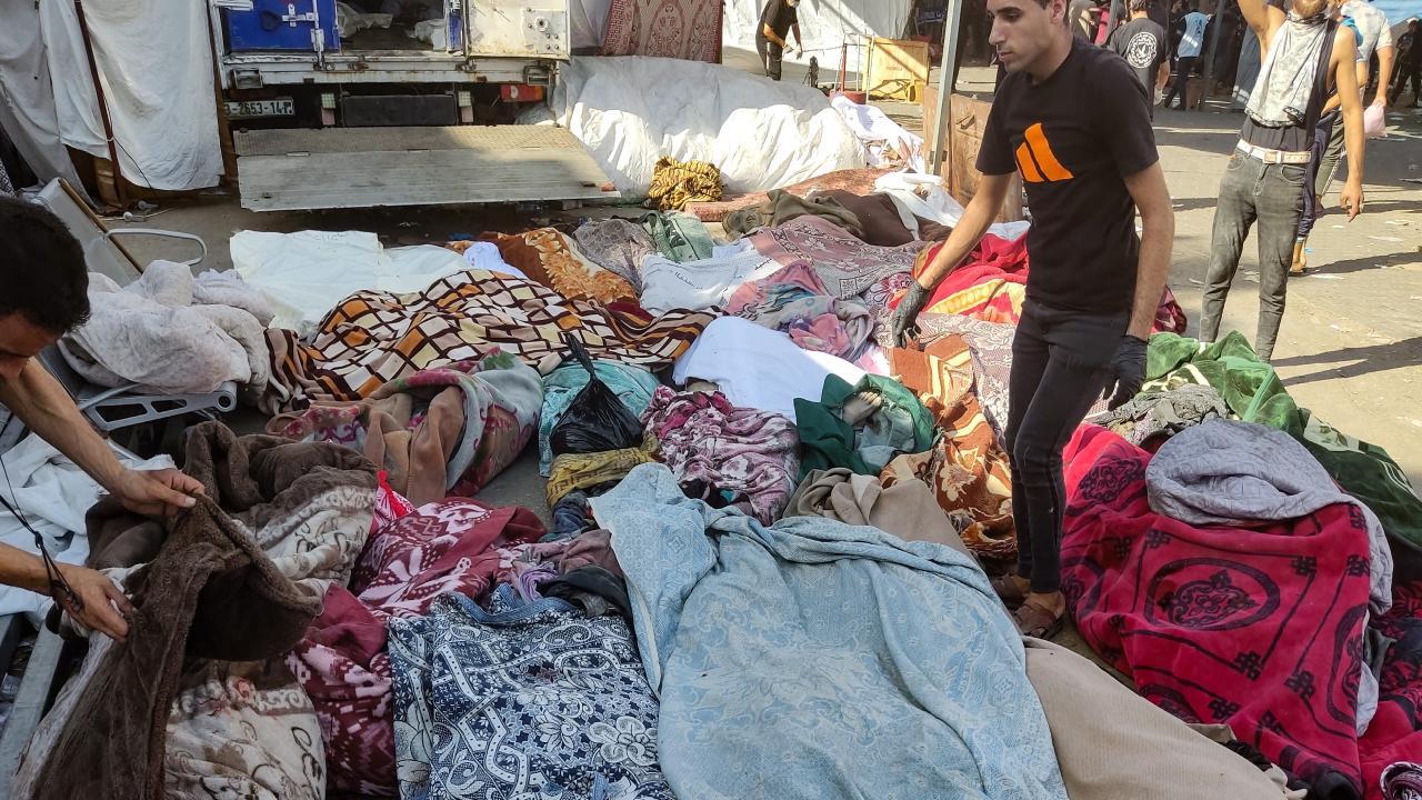 Gazze hükümeti: İsrail Şifa Hastanesi'ndeki 500 hastayı sokağa attı