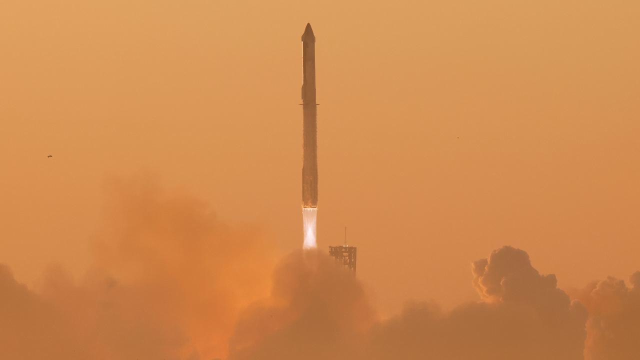 Space X'in Starship roketinin test uçuşunun 8'inci dakikasında bağlantı kesildi