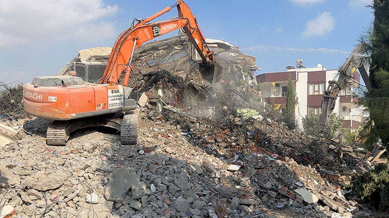 Adıyaman'da ağır hasarlı binaların yıkımında sona yaklaşıldı
