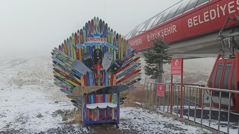İç Anadolu'nun zirvesi Erciyes'te kar yağışı etkili oluyor