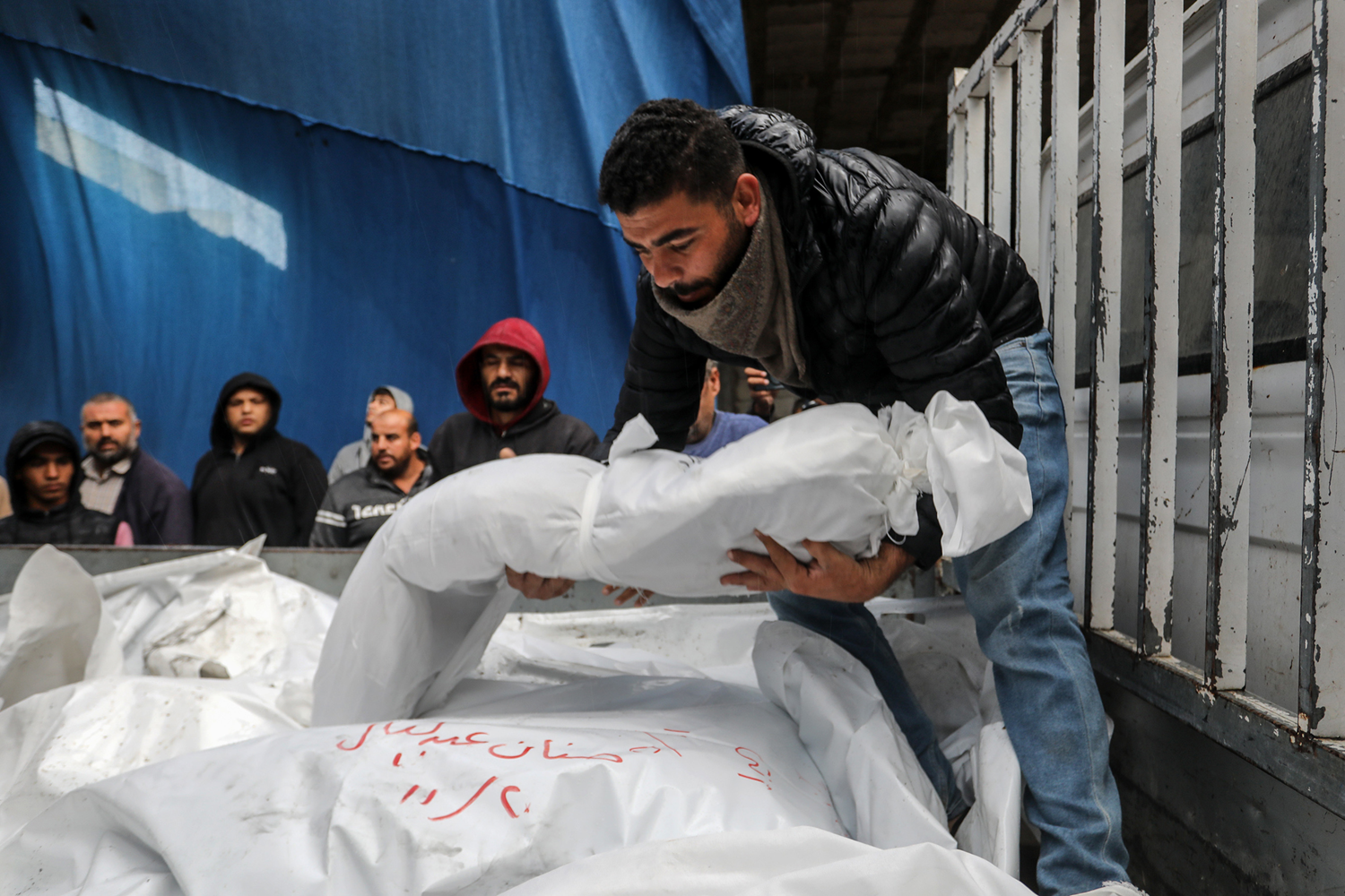 İsrail, 5 bin 600 çocuk katletti: Gazze'de can kaybı 13 bin 300'e ulaştı
