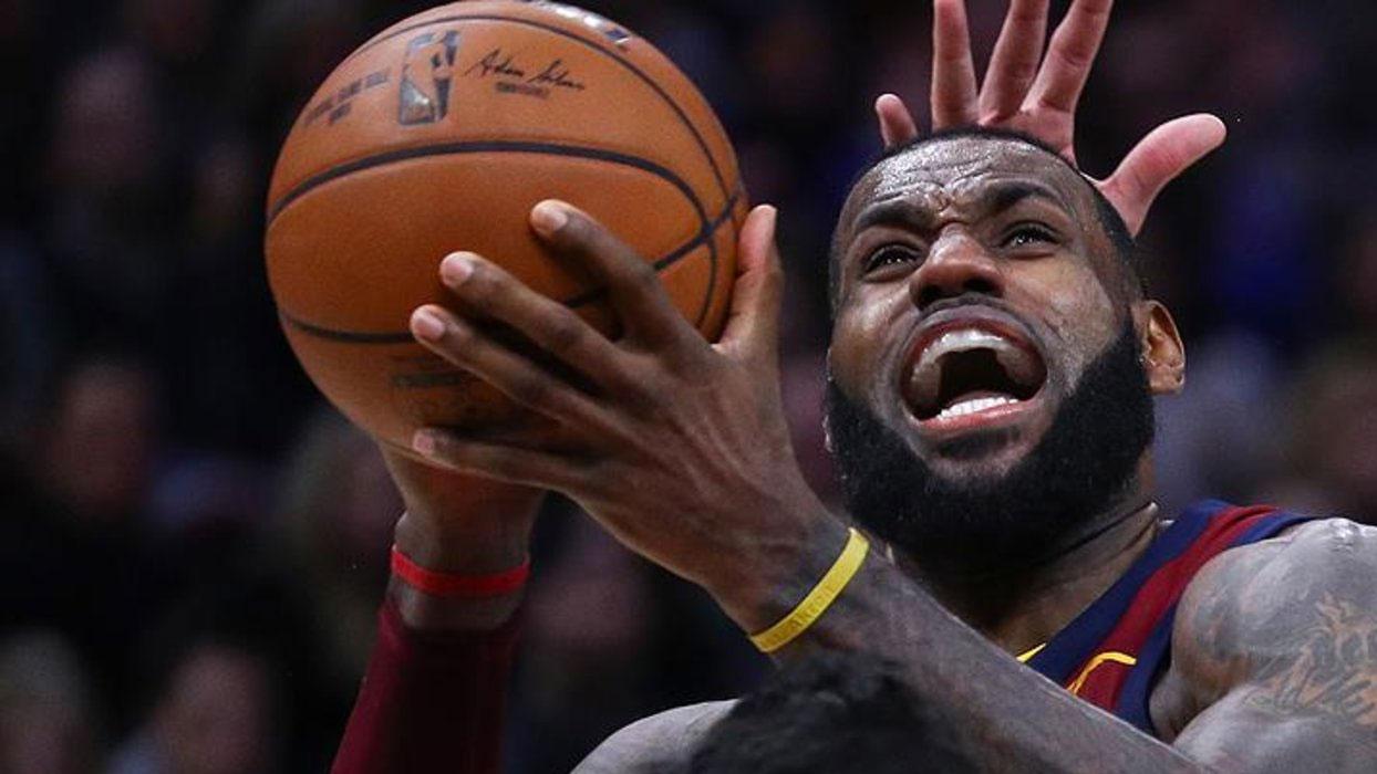 NBA'de LeBron James rekor kırdı, Lakers farklı kazandı