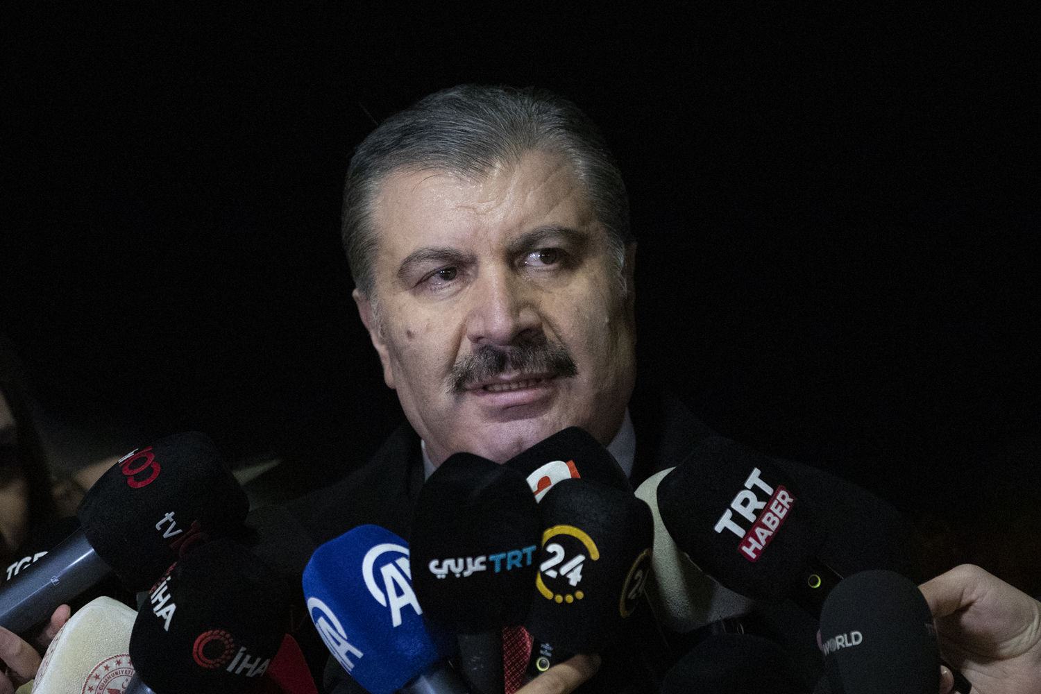 Bakan Koca, Gazzeli hastaları karşıladı: Sahra hastanelerini Gazze'nin içerisine kuracağız