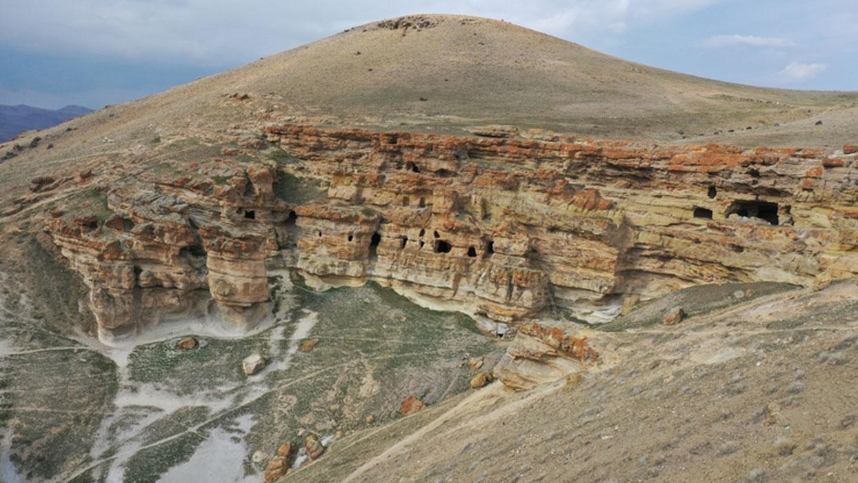 Ağrı'daki Meya Antik Kenti ve Ani Ören Yeri Mağaraları Keşfedilmeyi Bekliyor