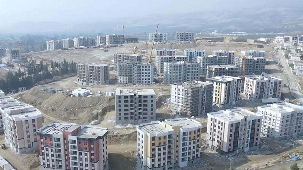 Depremin yaraları sarılıyor: Konutlar ay sonuna kadar teslim edilecek