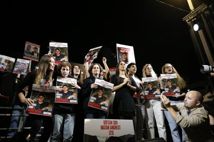 Tel Aviv'de İsrailli aktivistler Gazze'ye yönelik saldırıları protesto etti