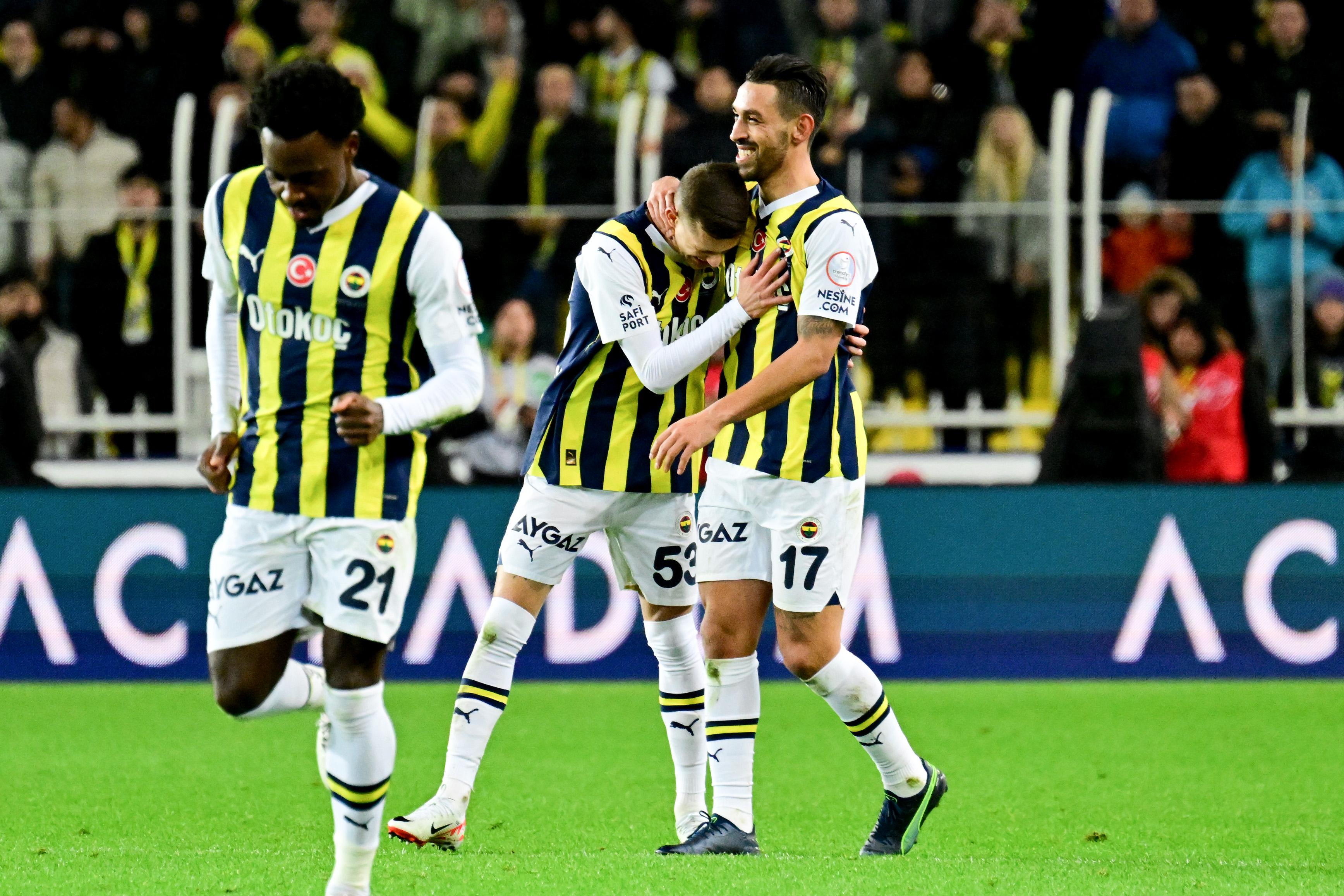 Fenerbahçe, zirve yarışında hata yapmadı