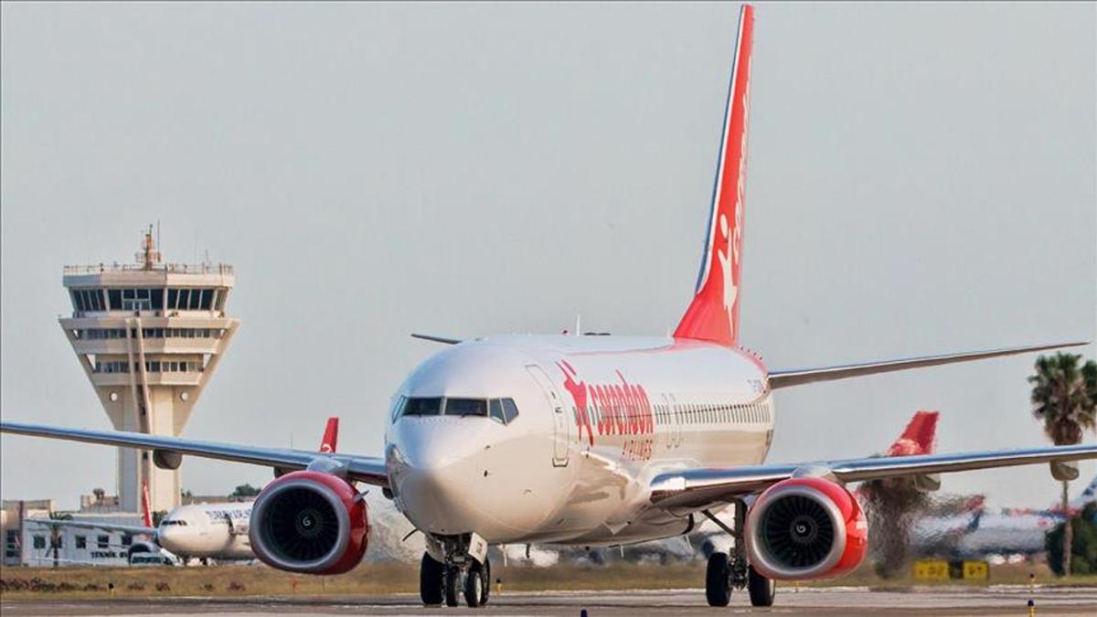 Karaçi'ye acil iniş! Hintli uçak şirketi rahatsızlanan yolcu için iniş yaptı