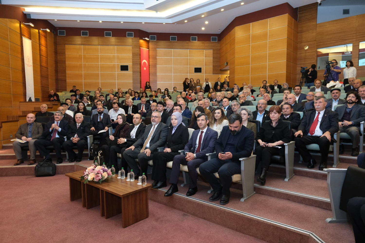 Alevi-Bektaşi Kültür ve Cemevi Başkanlığı "Cumhuriyetin 100. Yılında Aleviler ve Bektaşiler" paneli düzenledi