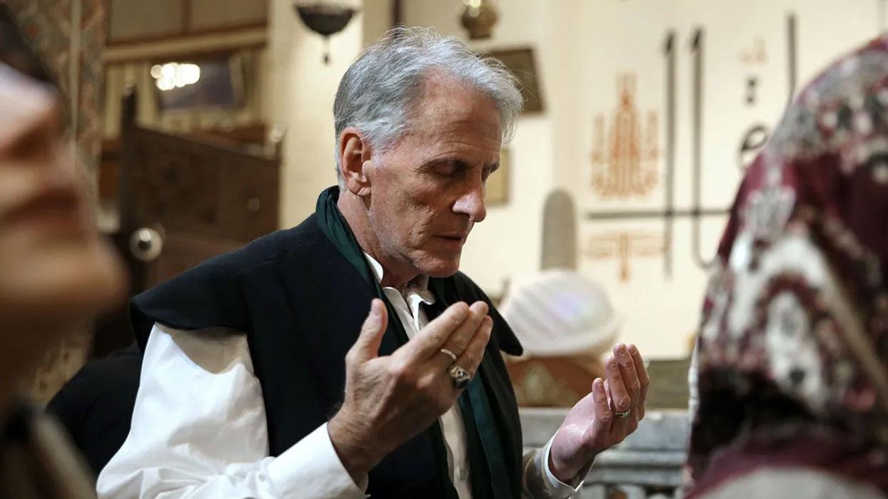 Katolik papazken Müslüman olan ABD'li profesör Mevlana'nın öğretisini kıtalara yayıyor