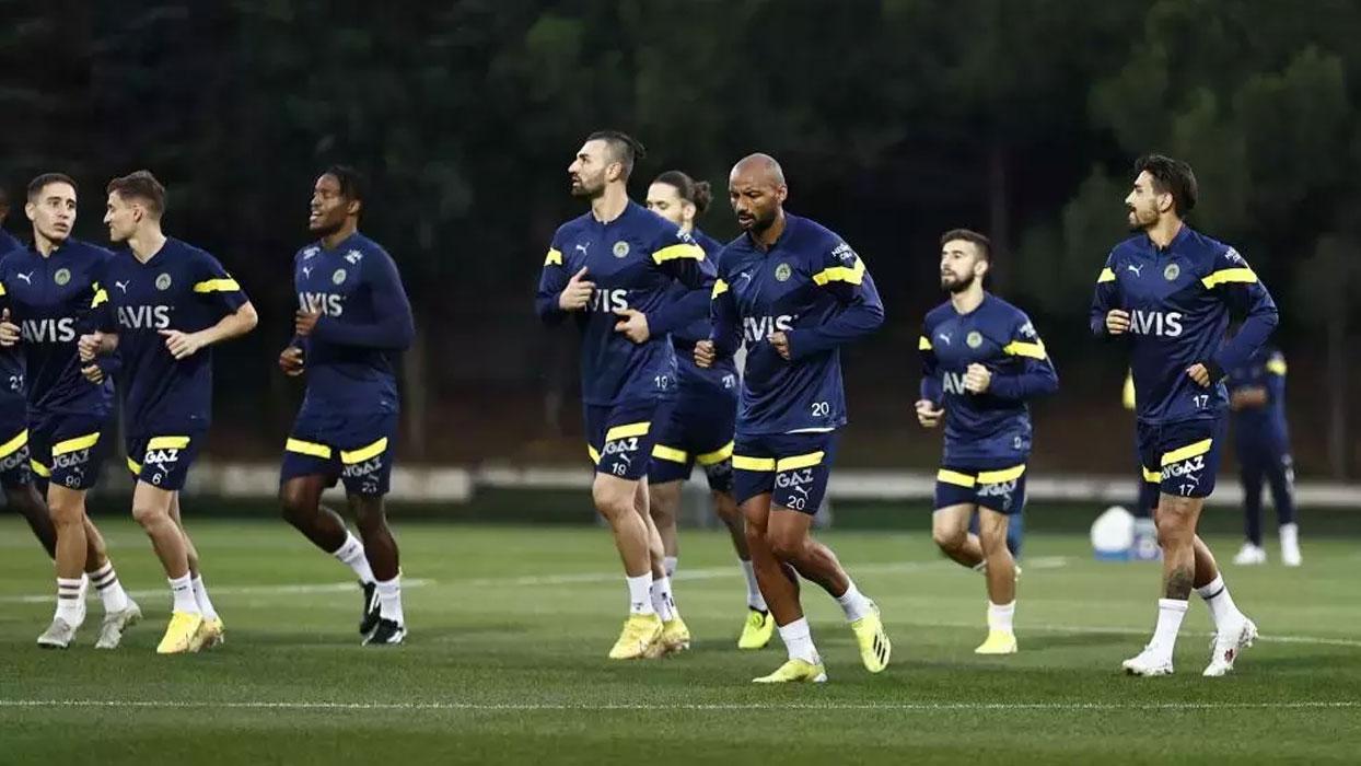Fenerbahçe, Süper Lig'de yarın derbi maçta Beşiktaş'a konuk olacak
