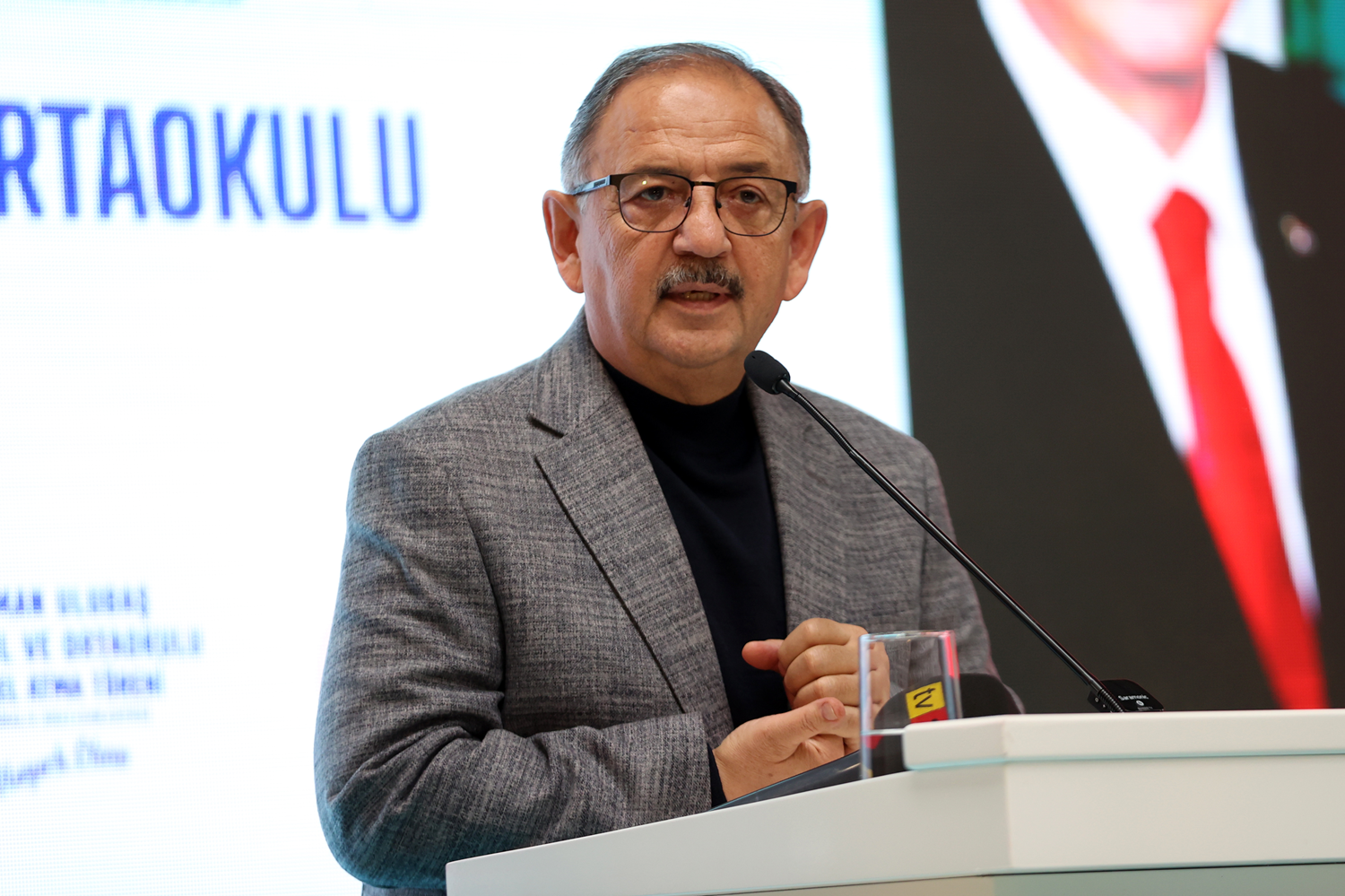 Bakan Özhaseki'den deprem turistlerine tepki... "Selfi çekip bırakıp gittiler"