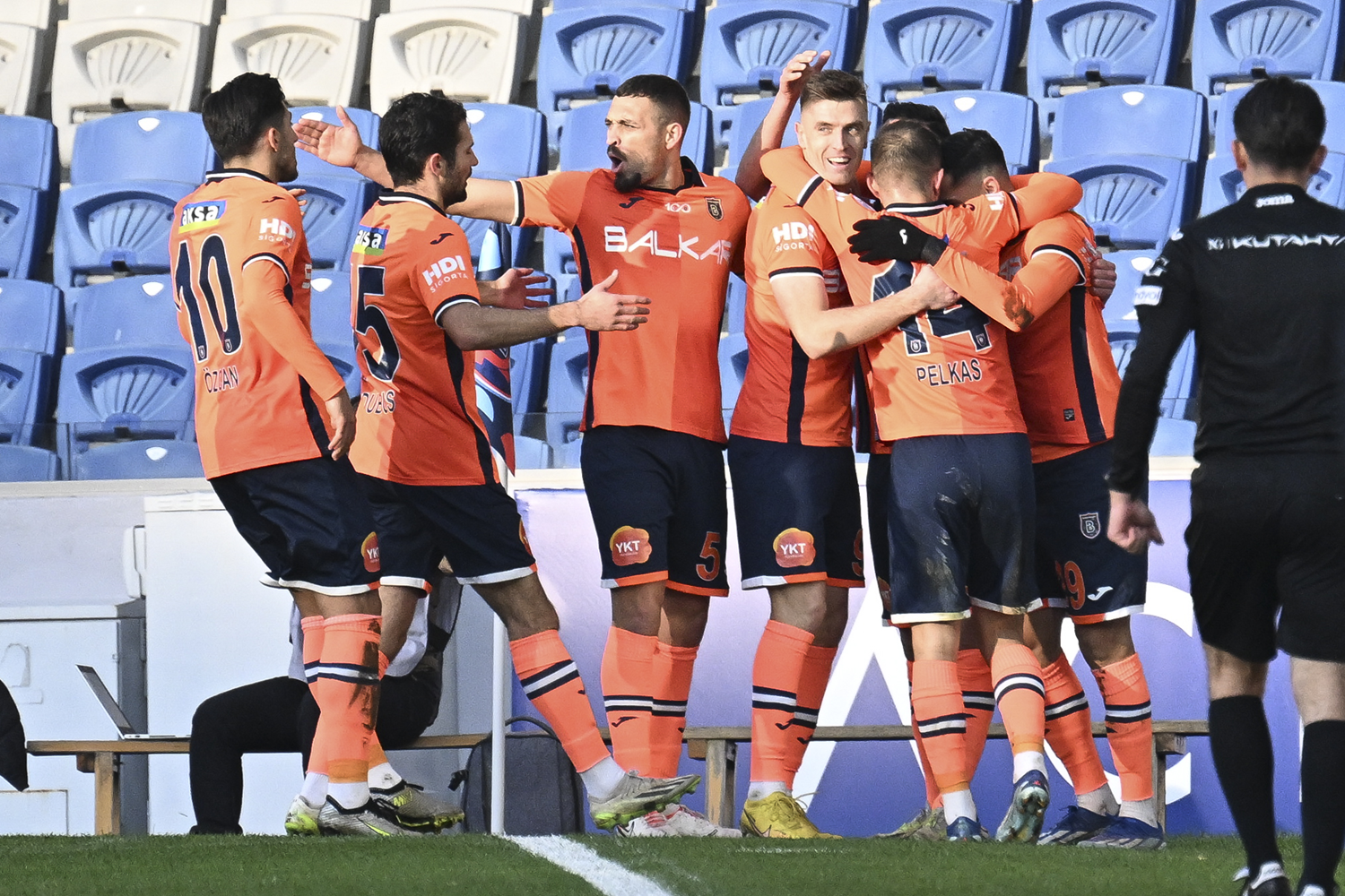 Başakşehir, Hatayspor karşısında 3 puana uzandı!