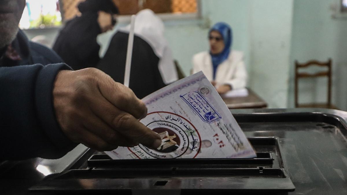 Mısır'da sabah başlayan oy verme işlemleri devam ediyor