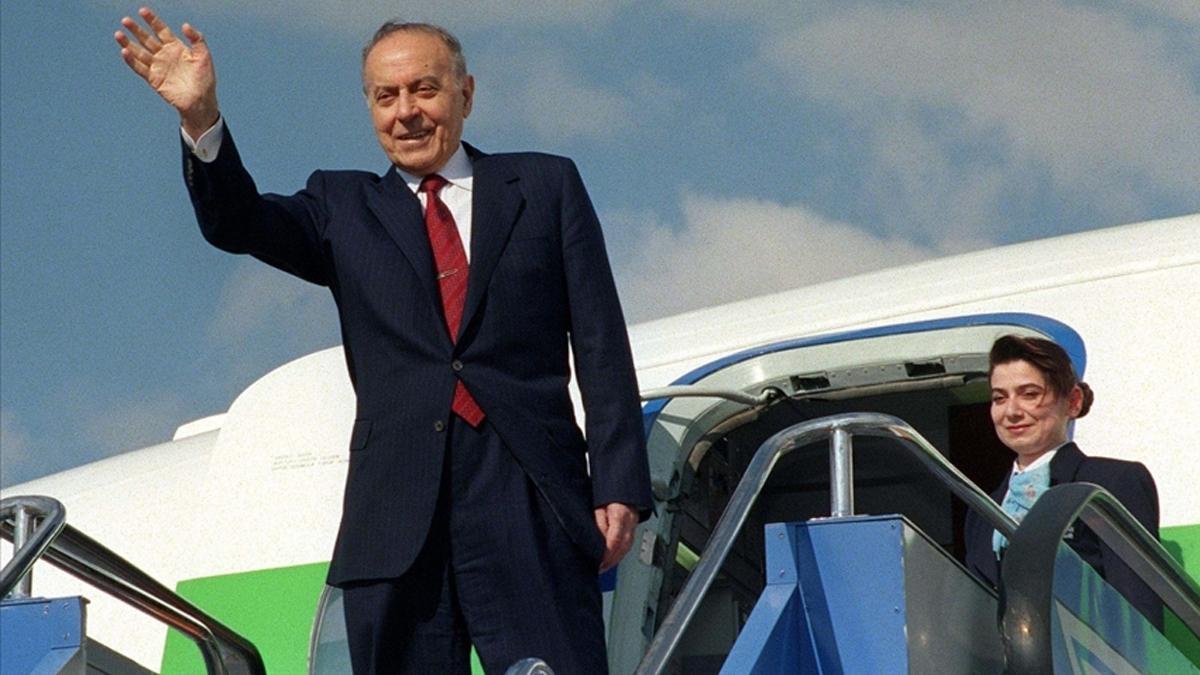 Haydar Aliyev, vefatının 20. yılında Bakü'de anıldı