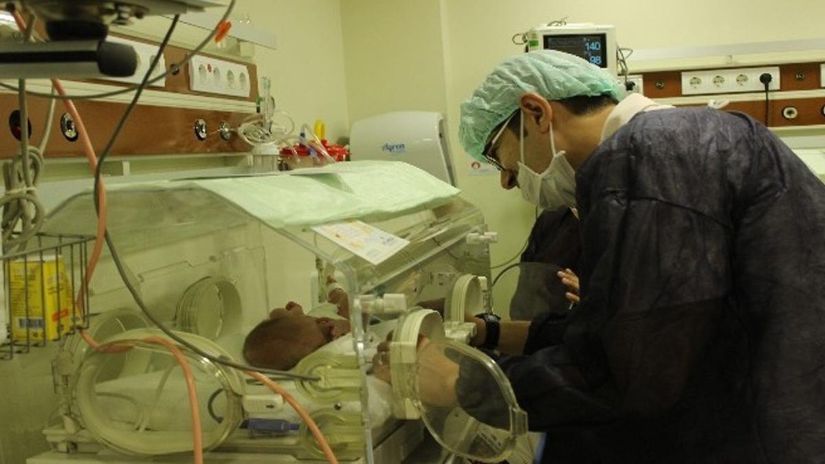 Hastane ihmal etti! Dördüz bebeklerini kaybeden aile hukuk mücadelesi başlattı