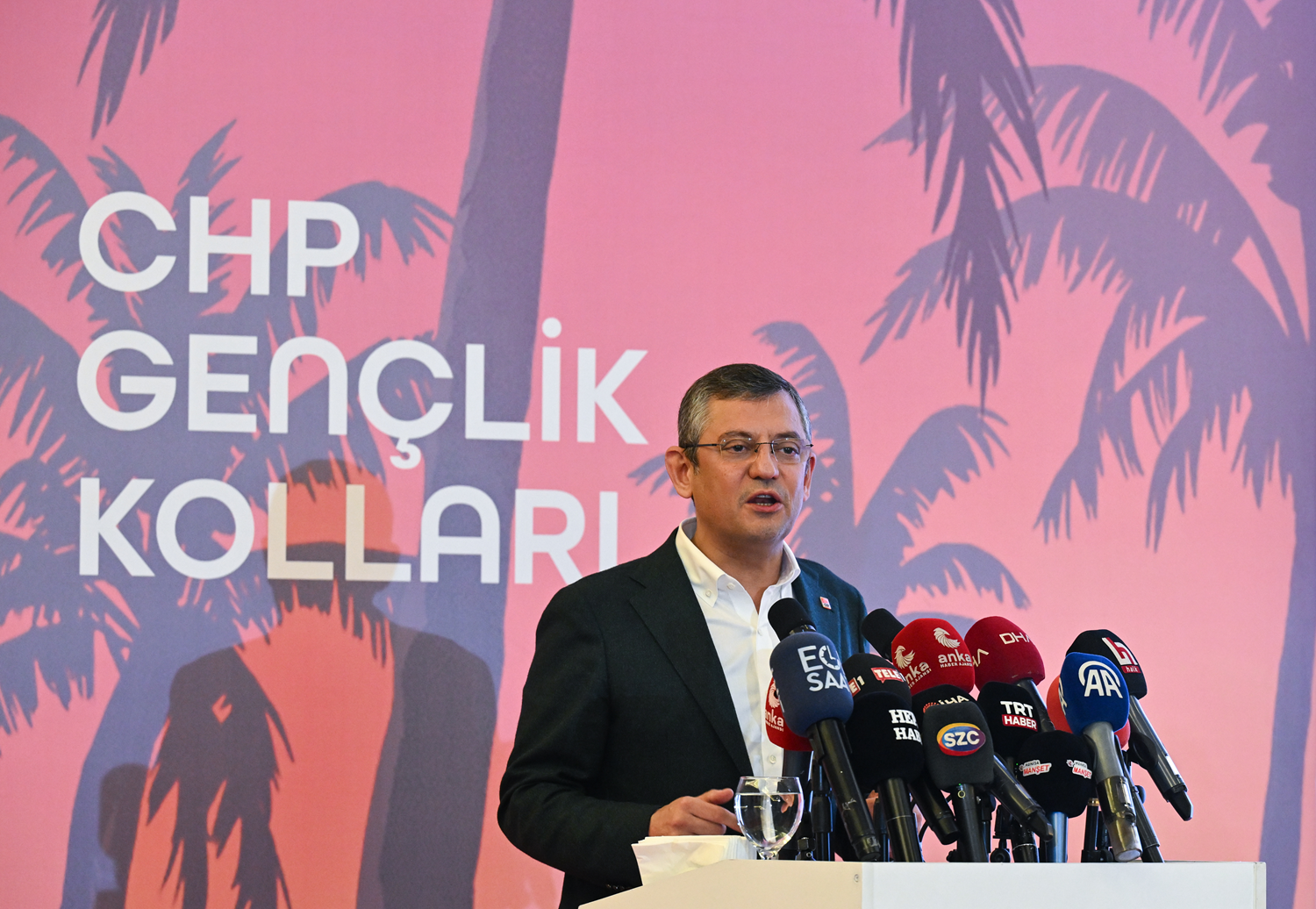 Özgür Özel'den Kılıçdaroğlu'nun prensine vize yok!
