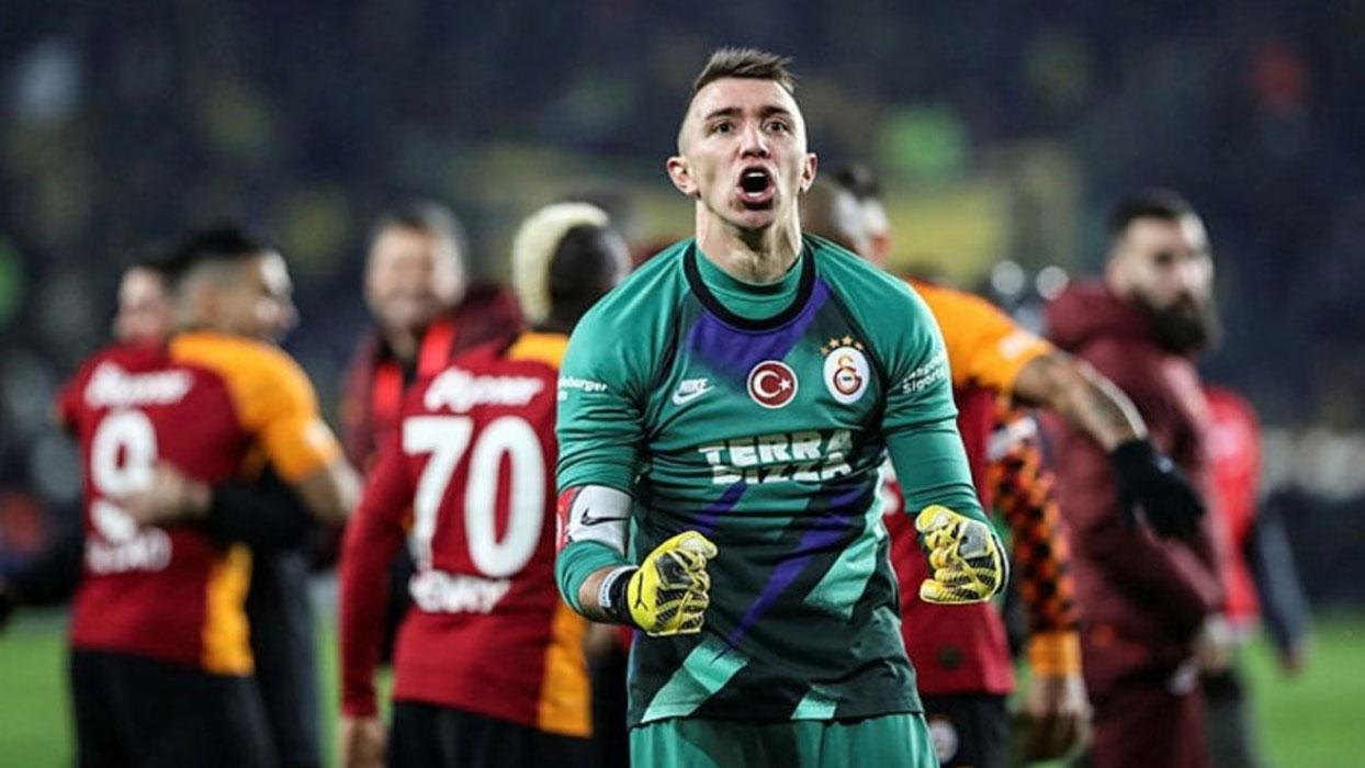 Galatasaray'da, Fenerbahçe derbilerinin en deneyimlisi Fernando Muslera