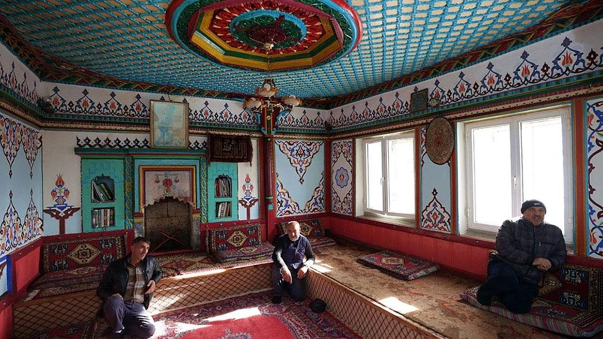 Ahşap işlemeli 150 yıllık köy odalarında buluşma geleneği sürdürülüyor