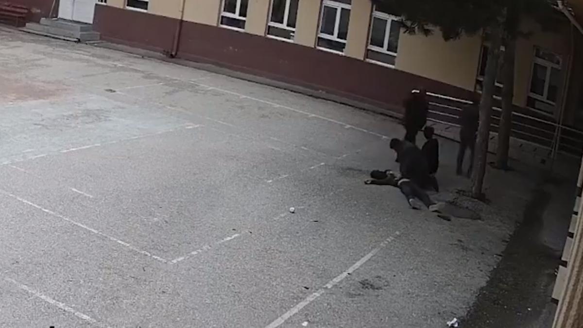 Bakan Tekin'den öğrencisini ilk yardımla hayata döndüren öğretmene ilişkin paylaşım: