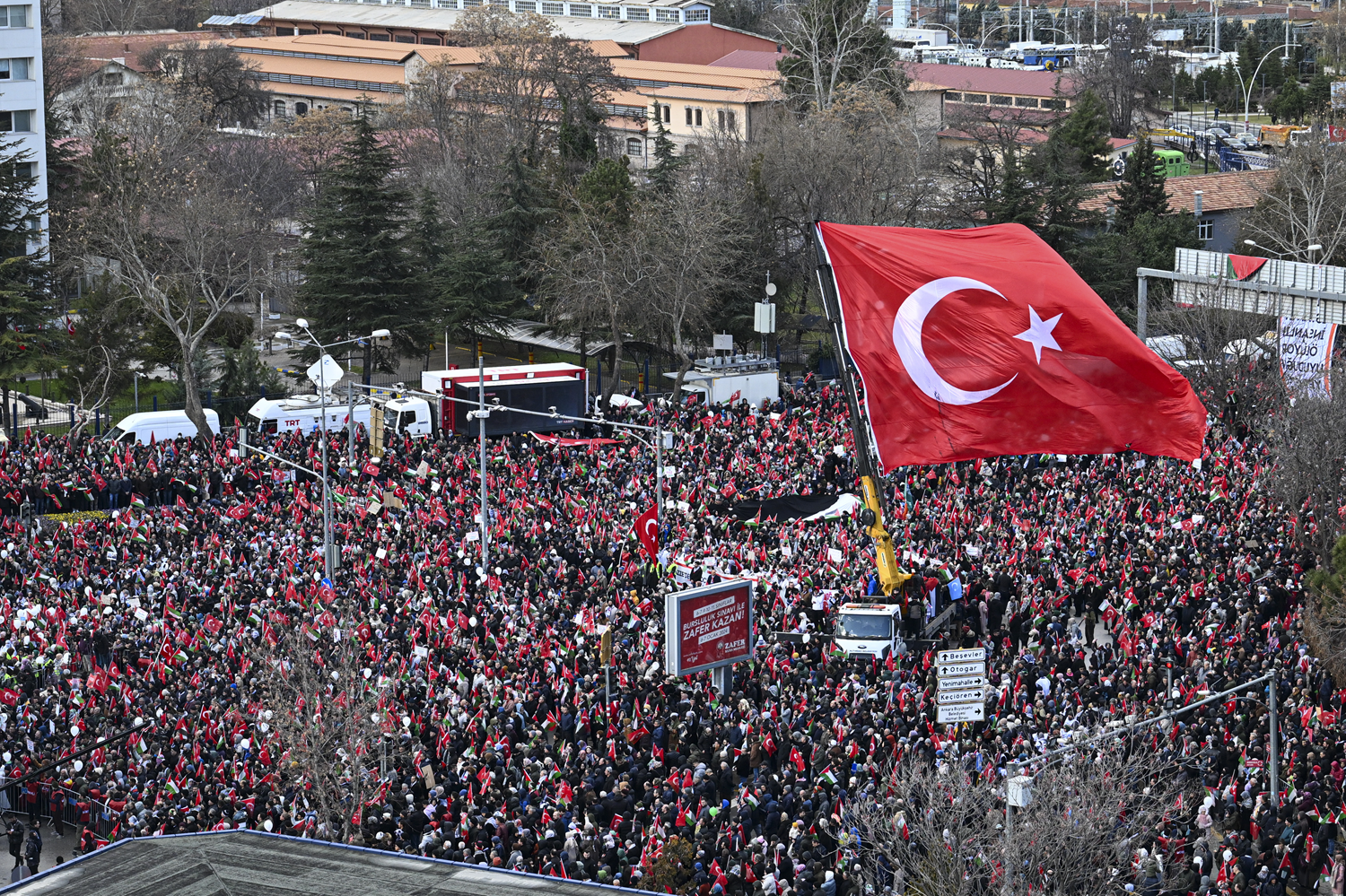 Ankara'da binler şehitler ve Gazze için yürüdü