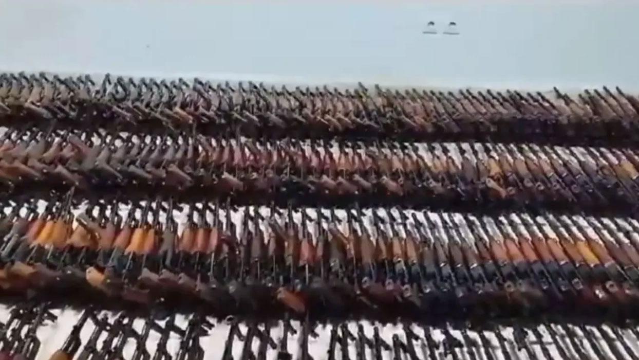 Zap bölgesinde 467 adet kullanılmamış AK-47 ele geçirildi