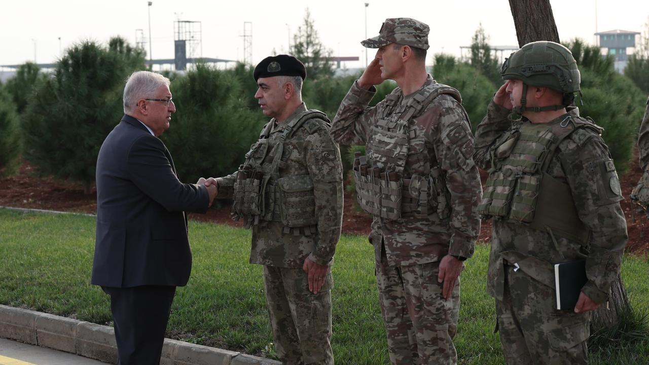 Bakan Güler TCG Gökova fırkateynini ziyaret etti