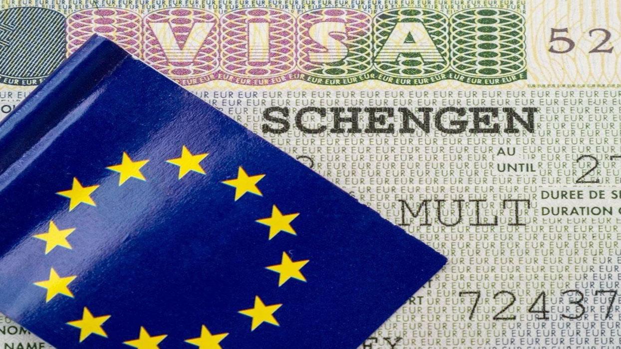 Kosovalılar Şengen Bölgesi'ne vizesiz seyahat etmeye başladı
