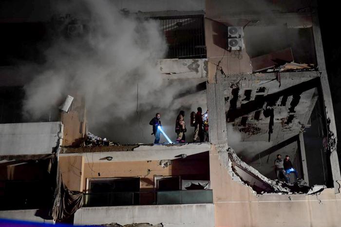 İsrail'in insansız hava aracıyla (İHA) Hizbullah'ın kalesi olarak bilinen  Lübnan'ın başkenti Beyrut'un Dahiye'nin Maşrafiye bölgesindeki Hamas  ofisine düzenlediği saldırıda 6 kişinin öldüğü, çok sayıda kişinin  yaralandığı belirtildi. Saldırıda Hamas ...