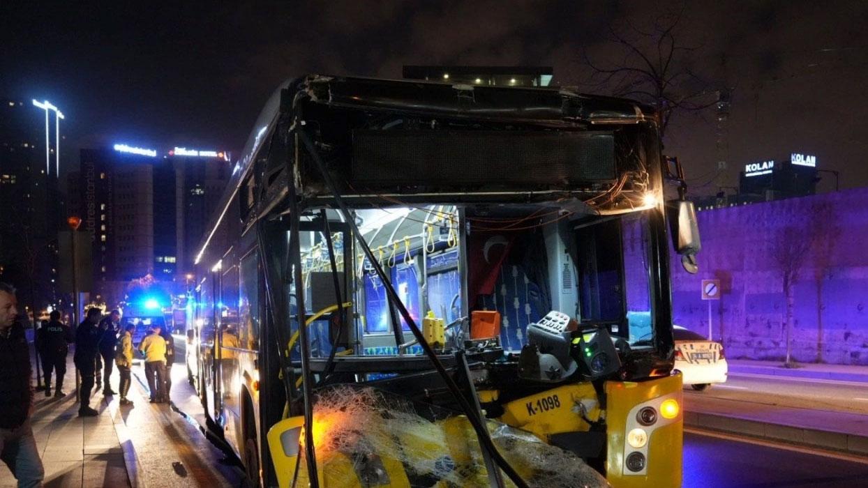 İETT otobüsü Şişli'de kamyona çarptı. İstanbul'da büyük bir faciadan dönüldü