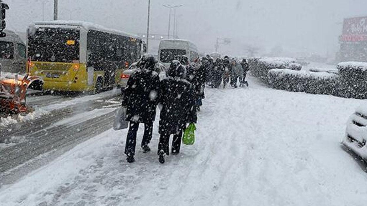 Kar bekleyenleri heyecanlandıran tarih verildi: İstanbul'a lapa lapa kar geliyor!