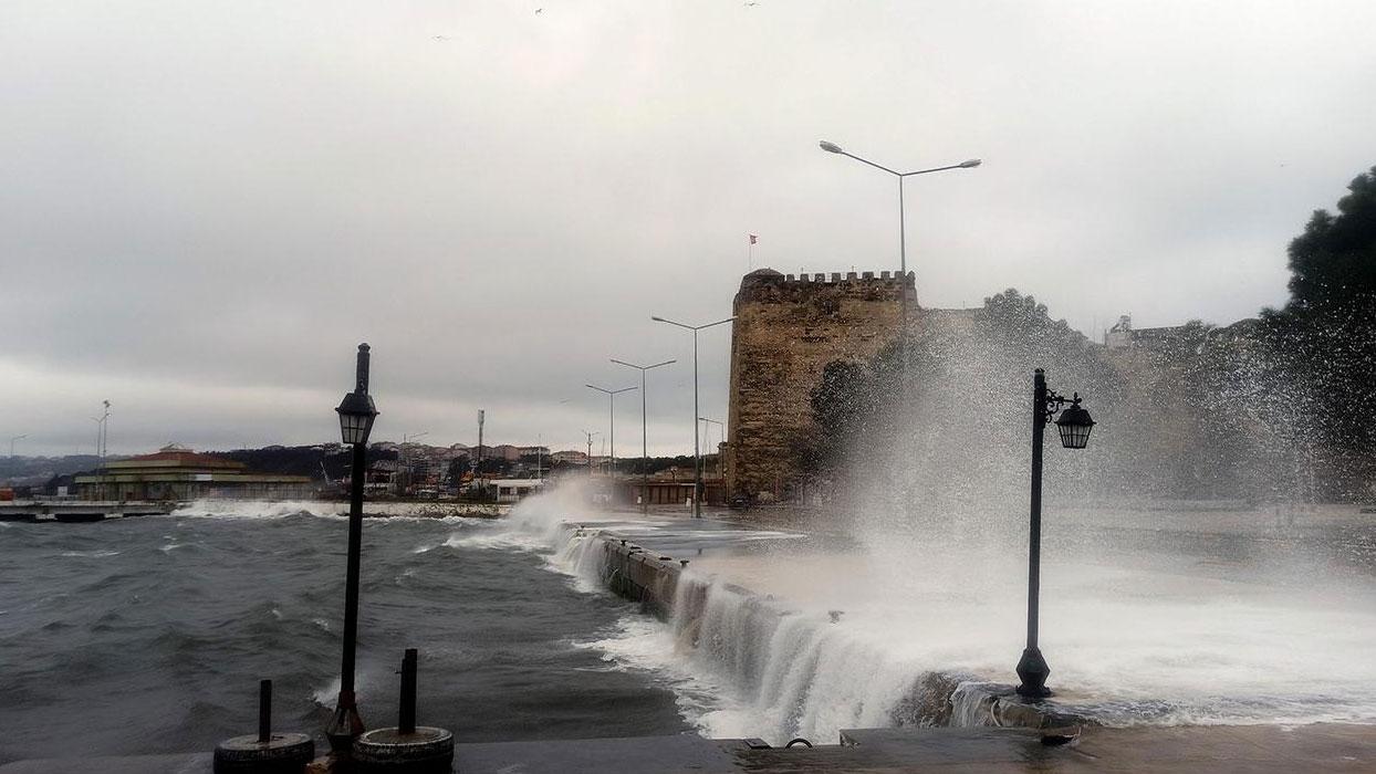 Meteoroloji'den Orta ve Doğu Karadeniz'e "fırtına" uyarısı