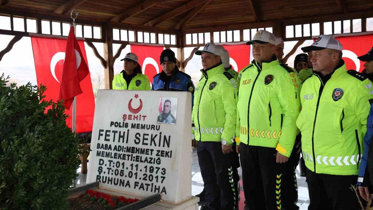 Şehit polis Fethi Sekin kabri başında anıldı