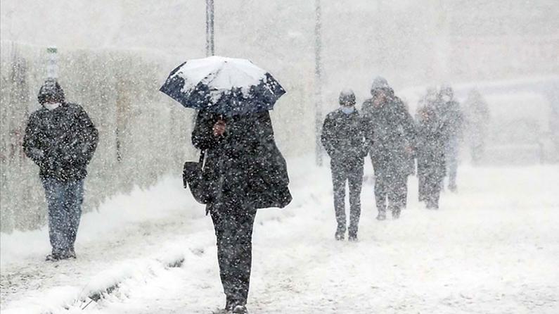 Meteoroloji'den vatandaşlara uyarı! Bİstanbul'da beklenen kar yağışı için  tarih verildi