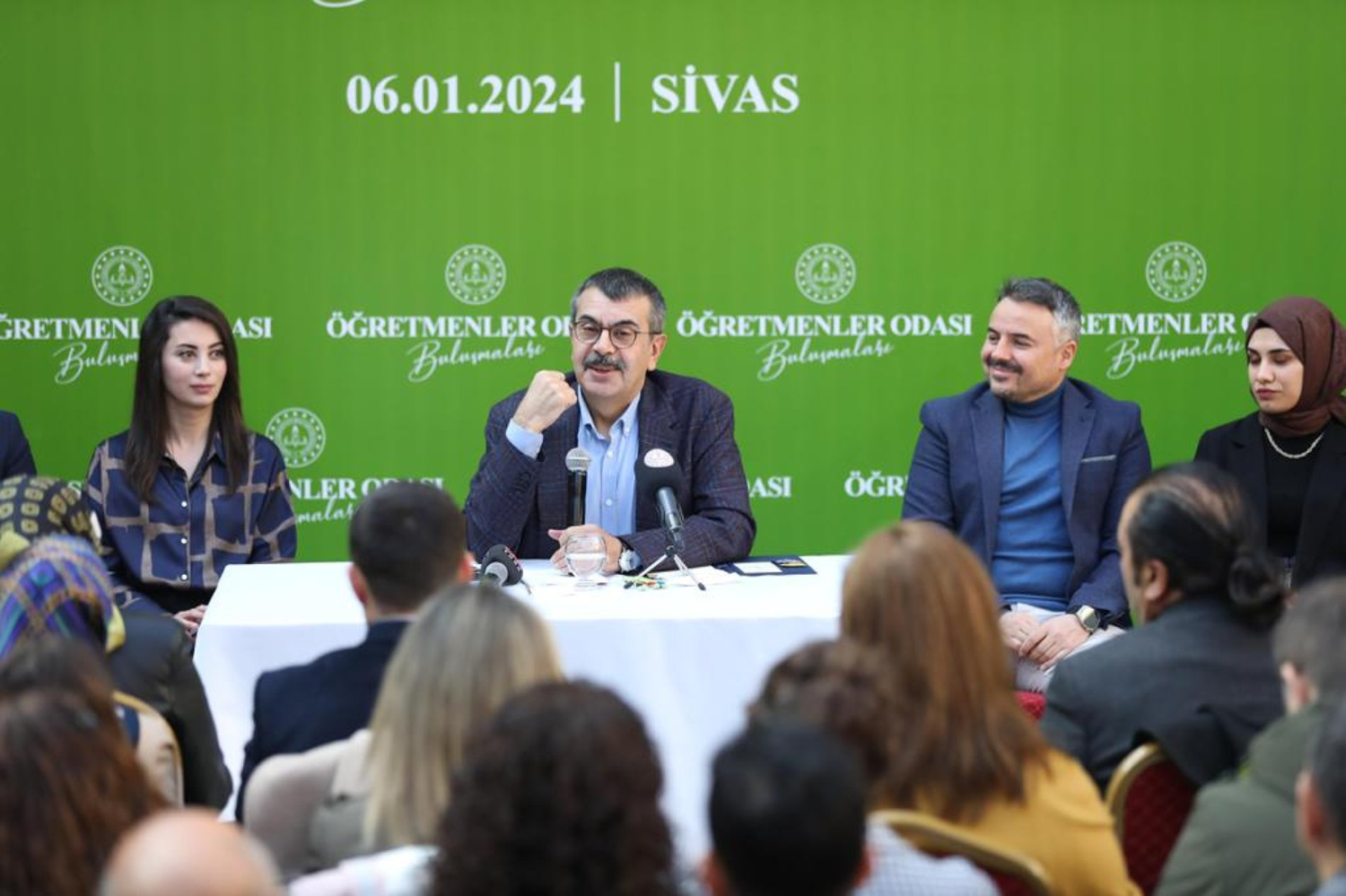 Milli Eğitim Bakanı Tekin, Sivas'ta "Öğretmenler Odası Buluşmaları" programına katıldı