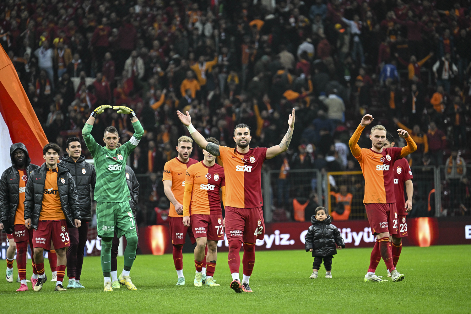 Galatasaray, Konyaspor'u 3-0'la geçti, zirvede puan puana yarışı sürdürdü