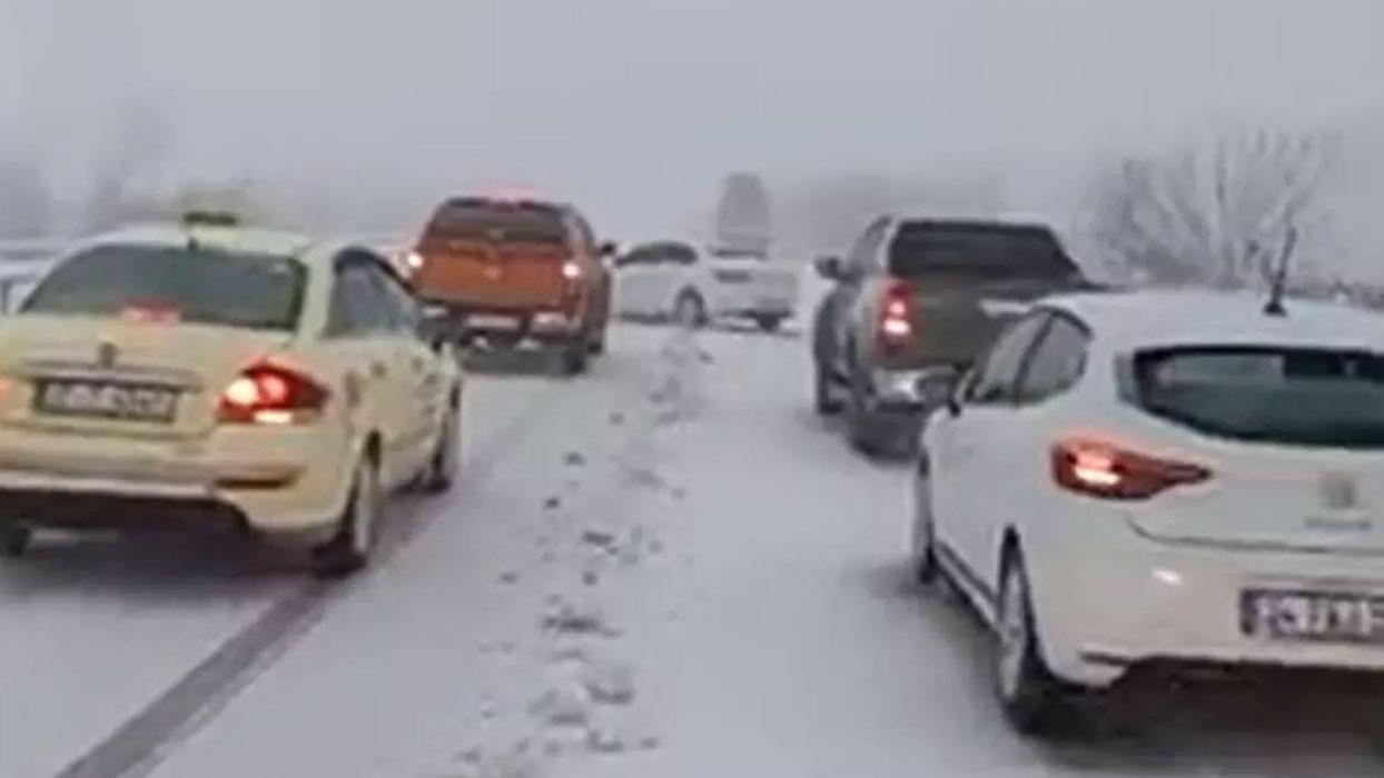 Çanakkale'de kar yağışı! Boğaz transit gemi geçişlerine kapatıldı